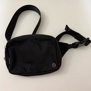 Lululemon belt bag 2L